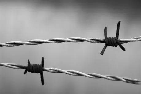 Barbedwire1269430_1280.jpg